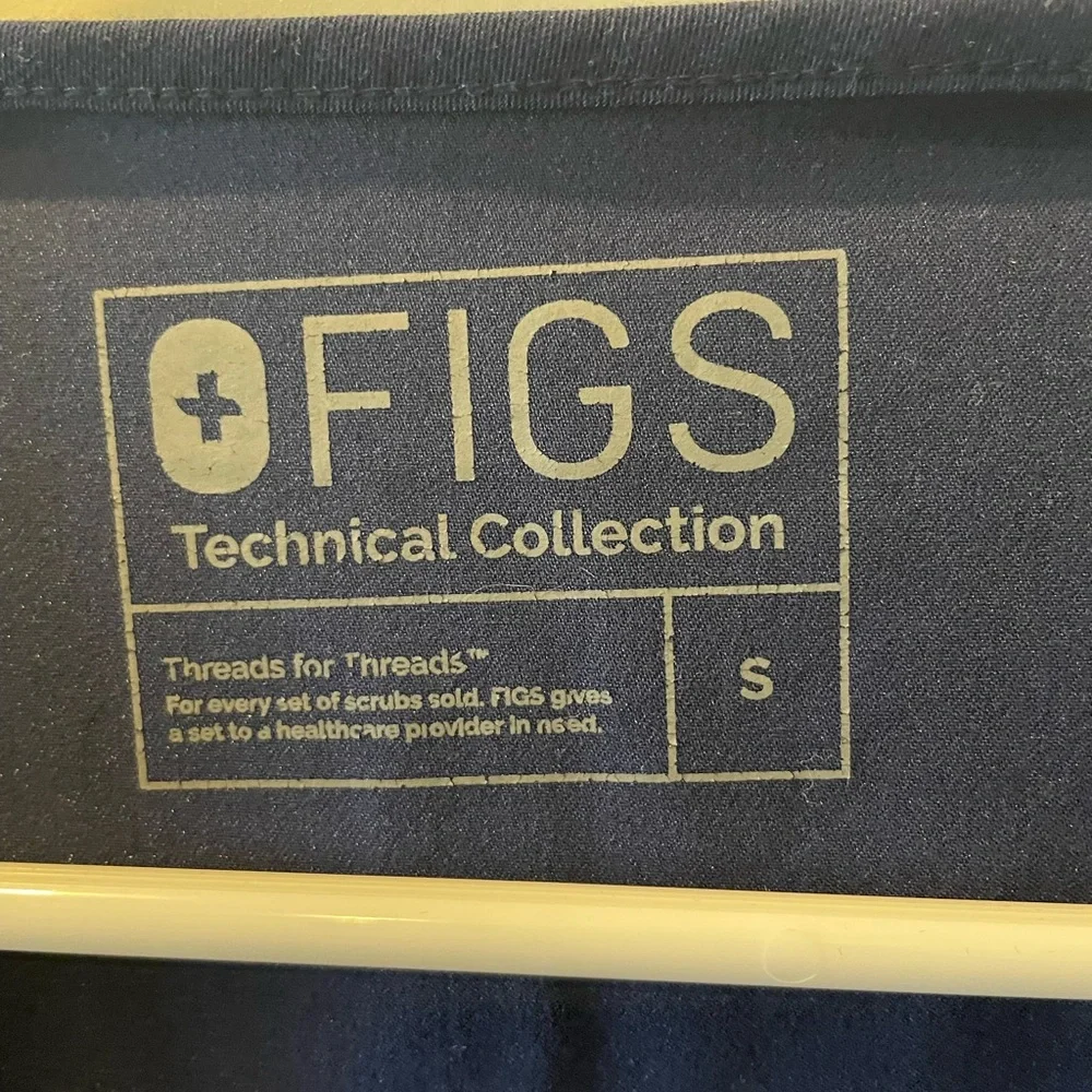 FIGS Casma 3 Pocket Scrub - Picture 4 of 4